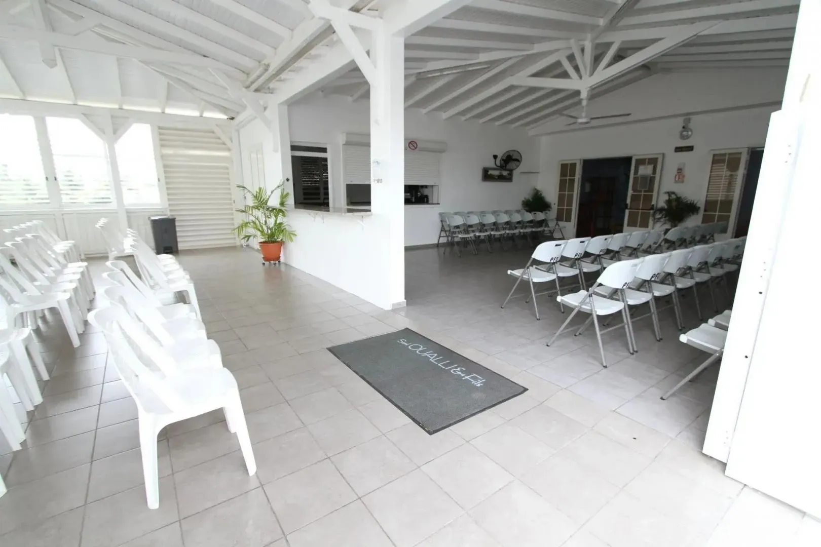 Salle de cérémonie de la chambre funéraire Quali & Fils